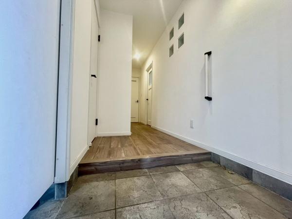 札幌市北区新川七条16丁目の中古一戸建て(玄関)