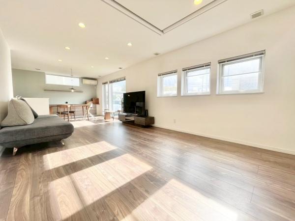 札幌市北区新川七条16丁目の中古一戸建て(リビング)