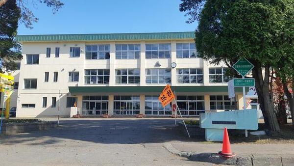 恵庭市北柏木町２丁目の土地(恵庭市立若草小学校)