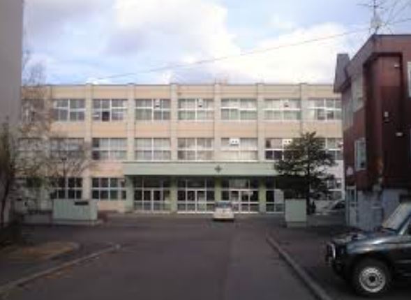 ハウスオブリザ羊ヶ丘(札幌市立東月寒中学校)