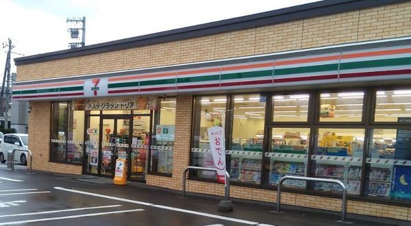リーベスト八軒(セブンイレブン札幌八軒5条西9丁目店)