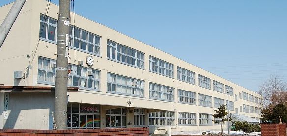札幌市西区発寒十五条１丁目の土地(札幌市立西陵中学校)