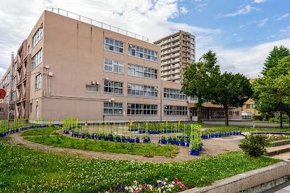 ハウスオブリザ平岸通弐番館(札幌市立平岸小学校)