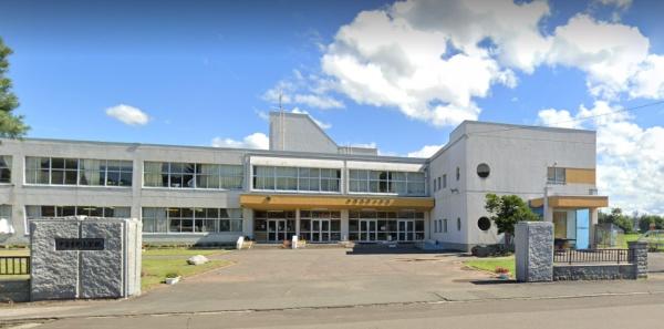 空知郡中富良野町旭町の中古一戸建て(中富良野町立中富良野小学校)