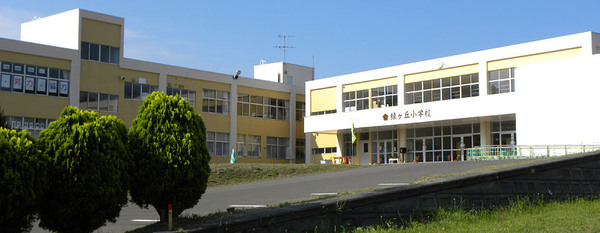 パークヒルズ北広島C棟(北広島市立緑ヶ丘小学校)