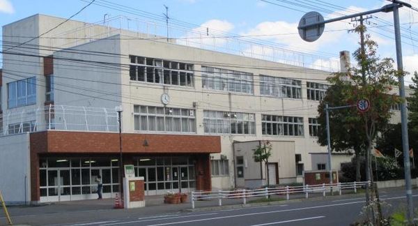 シーアイマンション宮の森(札幌市立宮の森小学校)