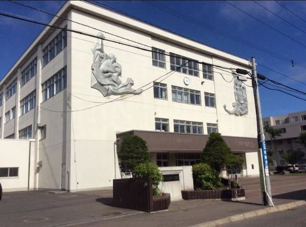 ラピスガーデンあかしや公園(札幌市立栄町中学校)