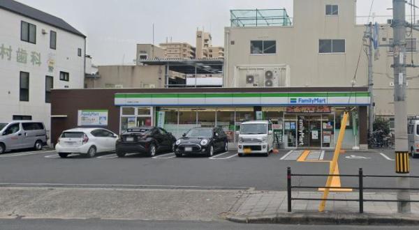 シャトーサンパークスクエア(ファミリーマート今津中三丁目店)