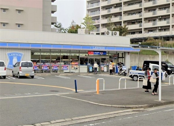 ディーグラフォート香里ケ丘ブライトフォート(ローソン香里ヶ丘さくら通り店)