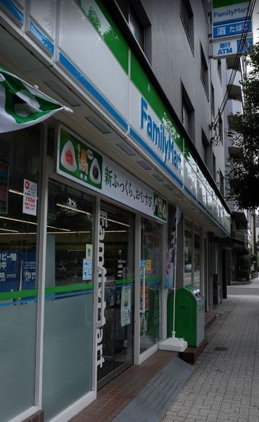 キングマンション梅田(ファミリーマート六車大淀南店)