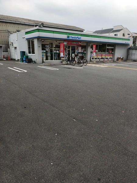 プレステ15番館鶴見緑地(ファミリーマート鶴見諸口一丁目店)