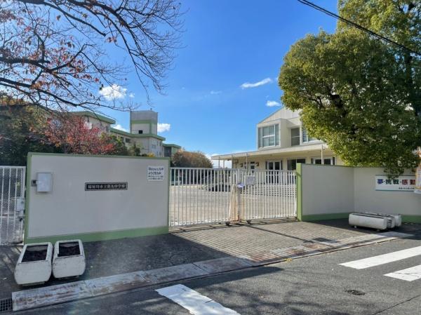 寝屋川市黒原旭町の中古一戸建て(寝屋川市立第九中学校)