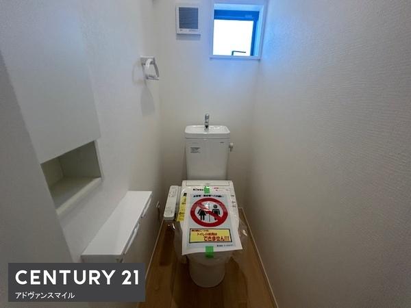 三重郡菰野町大字竹成の新築一戸建(トイレ)