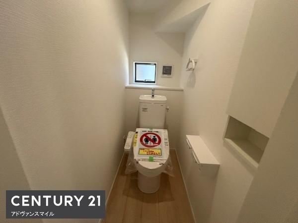 三重郡菰野町大字竹成の新築一戸建(トイレ)