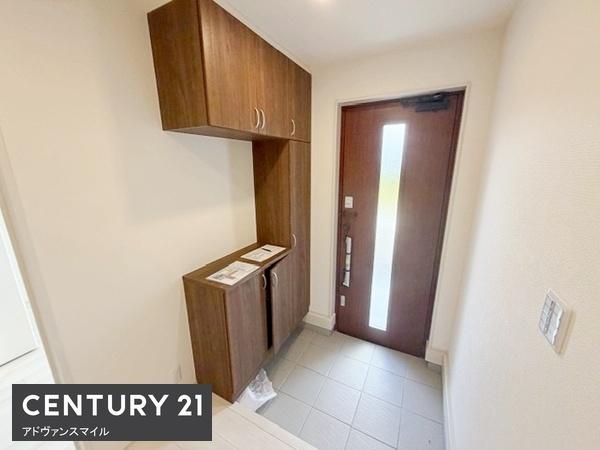 津市栗真小川町 新築戸建(玄関)