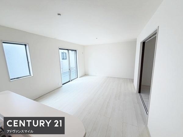 津市栗真小川町 新築戸建(リビング)