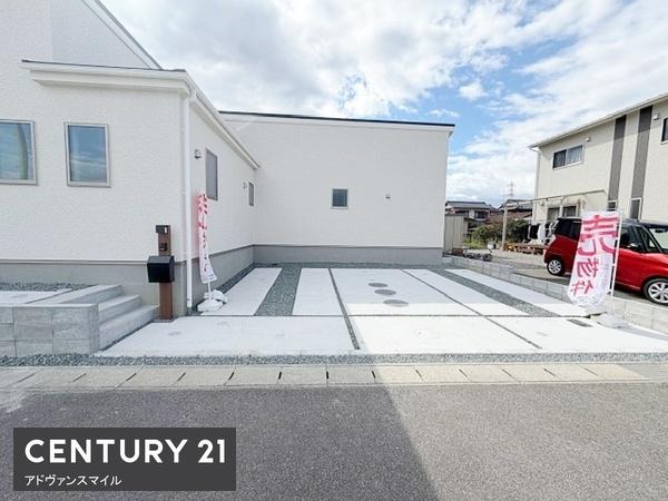 津市栗真小川町 新築戸建(駐車場)