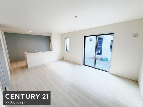 津市栗真小川町 新築戸建(リビング)