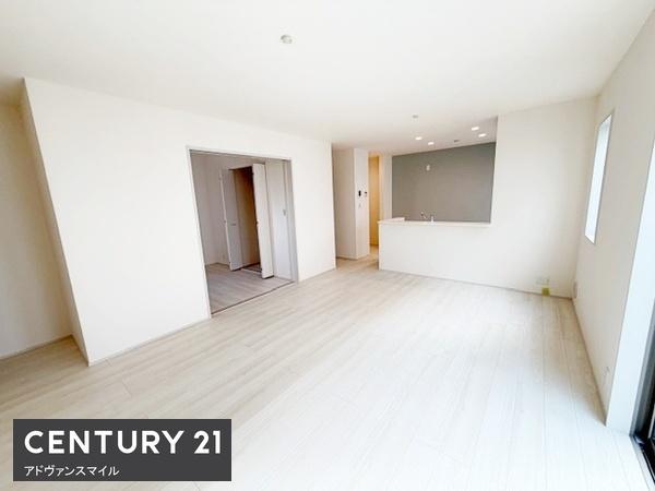 津市栗真小川町 新築戸建(リビング)