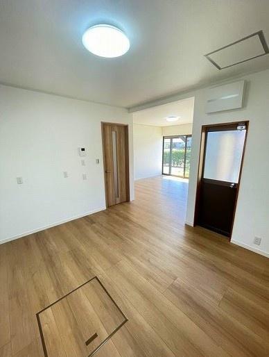 四日市市桜新町1丁目の中古一戸建て(リビング)