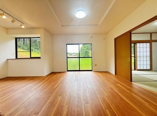 津市一志町高野の中古一戸建て(リビング)