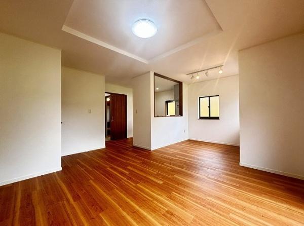津市一志町高野の中古一戸建て(リビング)