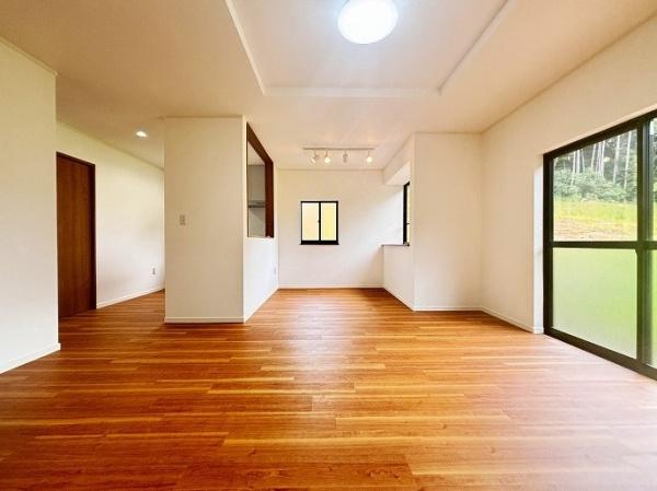 津市一志町高野の中古一戸建て(リビング)