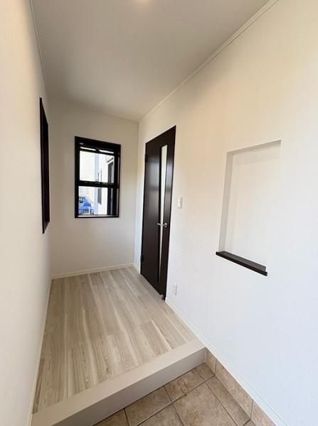 津市高茶屋小森町の中古一戸建て(玄関)