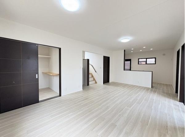 津市高茶屋小森町の中古一戸建て(リビング)
