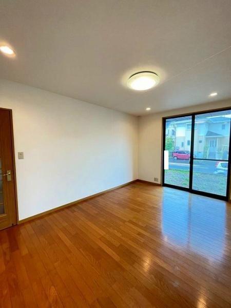 四日市市桜新町1丁目の中古一戸建て(リビング)