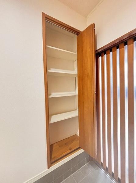 津市高茶屋4丁目の中古一戸建て(玄関)