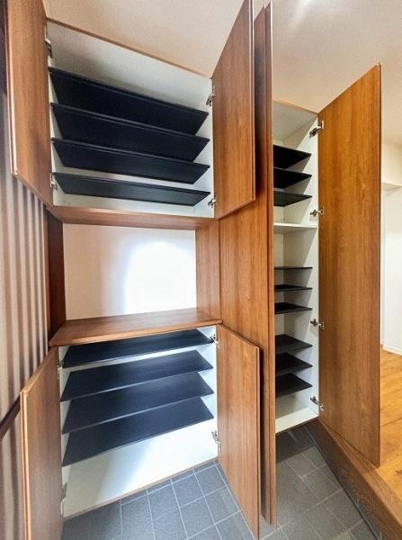 津市高茶屋4丁目の中古一戸建て(玄関)