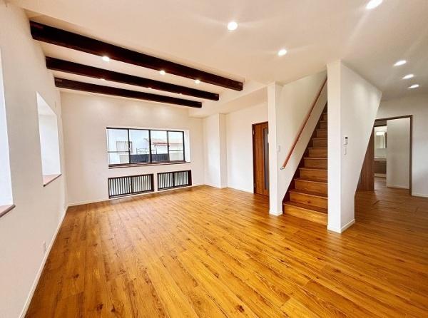 津市高茶屋4丁目の中古一戸建て(リビング)