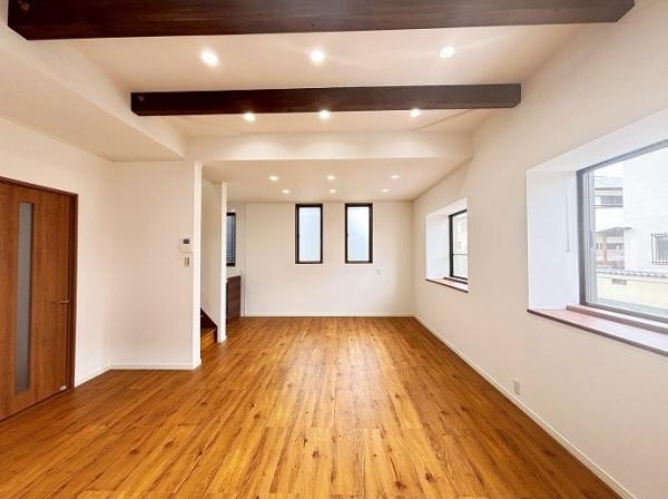津市高茶屋4丁目の中古一戸建て(リビング)