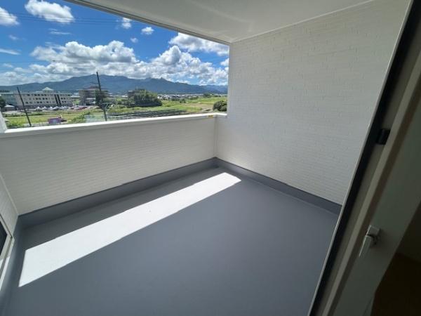 鈴鹿市北堀江2丁目の新築一戸建(バルコニー)