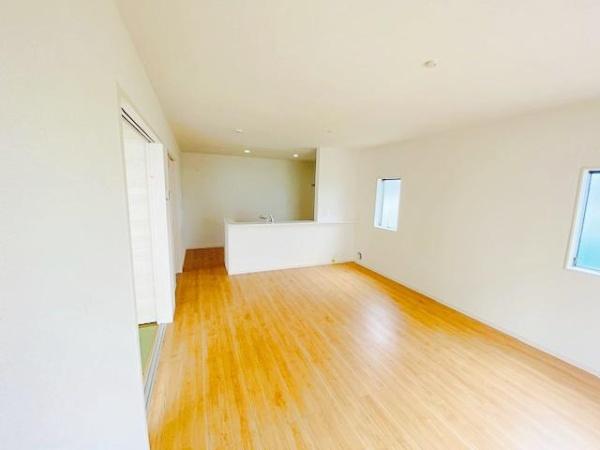 鈴鹿市北堀江2丁目の新築一戸建(リビング)