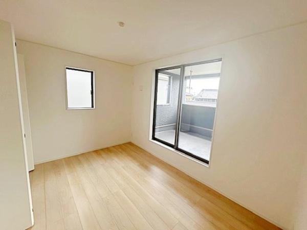 亀山市野村3丁目の新築一戸建(洋室)