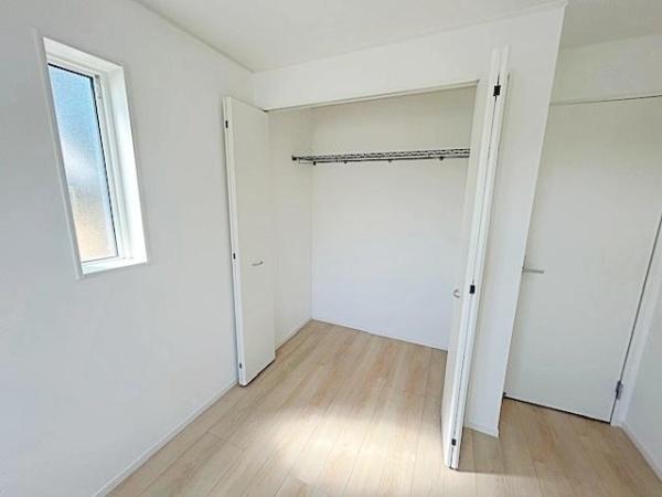 亀山市野村3丁目の新築一戸建(収納)