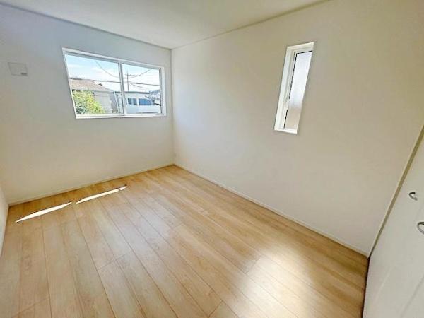 亀山市野村3丁目の新築一戸建(洋室)