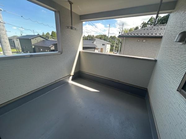 亀山市野村3丁目の新築一戸建(バルコニー)