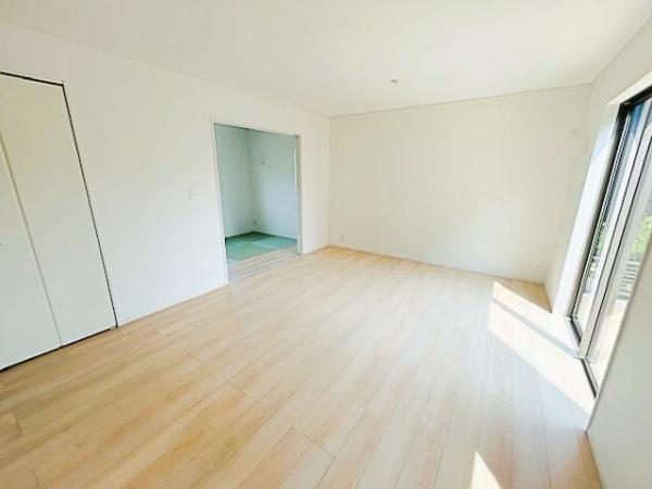 亀山市野村3丁目の新築一戸建(リビング)