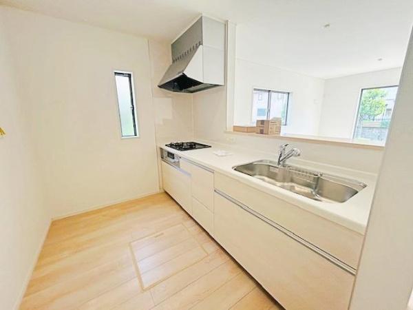 亀山市野村3丁目の新築一戸建(リビング)