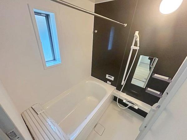 亀山市野村3丁目の新築一戸建(バス)