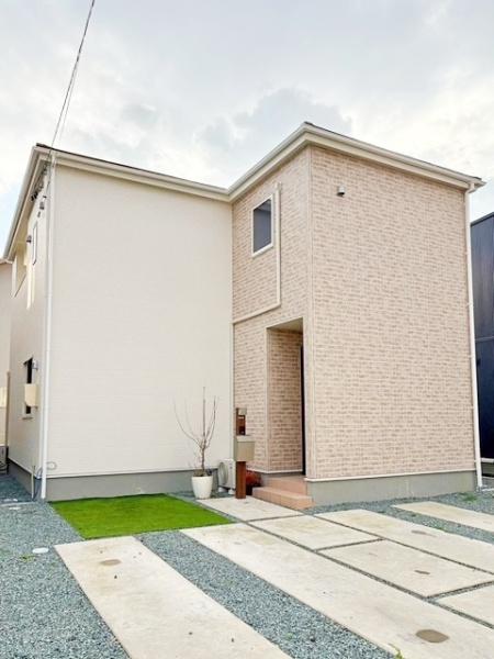 亀山市布気町の中古一戸建