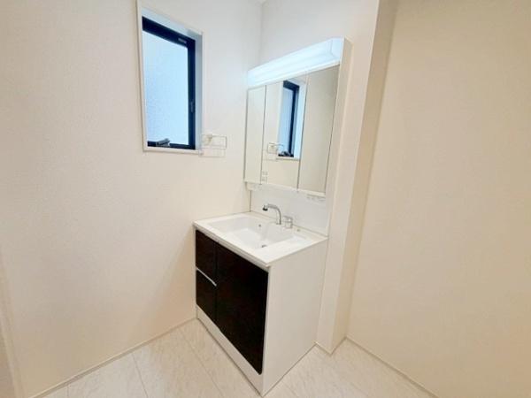 鈴鹿市鈴鹿ハイツ第2　2号棟　新築戸建