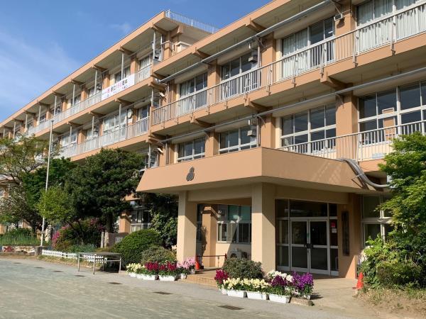 ライオンズクオーレ幕張マークスフォート(千葉市立幕張小学校)