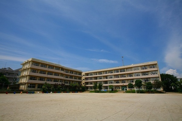 高根パールハイツB棟(船橋市立高根台第三小学校)