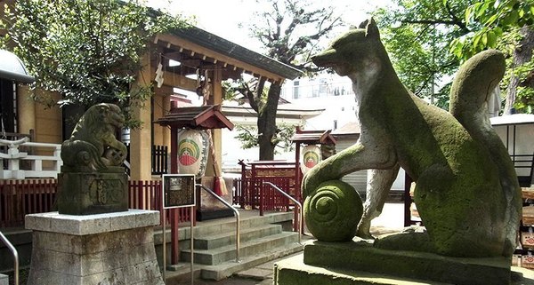 塔の山ハイツ(皆中稲荷神社)