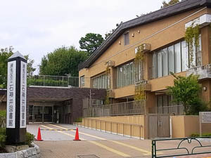 プラウドタワー石神井公園(練馬区立石神井図書館)