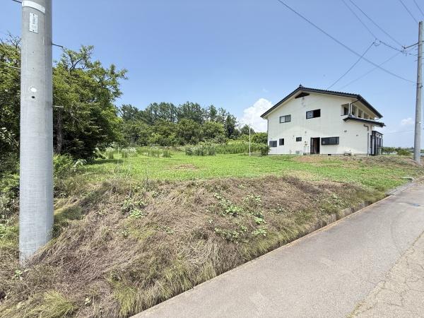 当該物件別途、隣地334平方メートルの畑付き中古戸建て